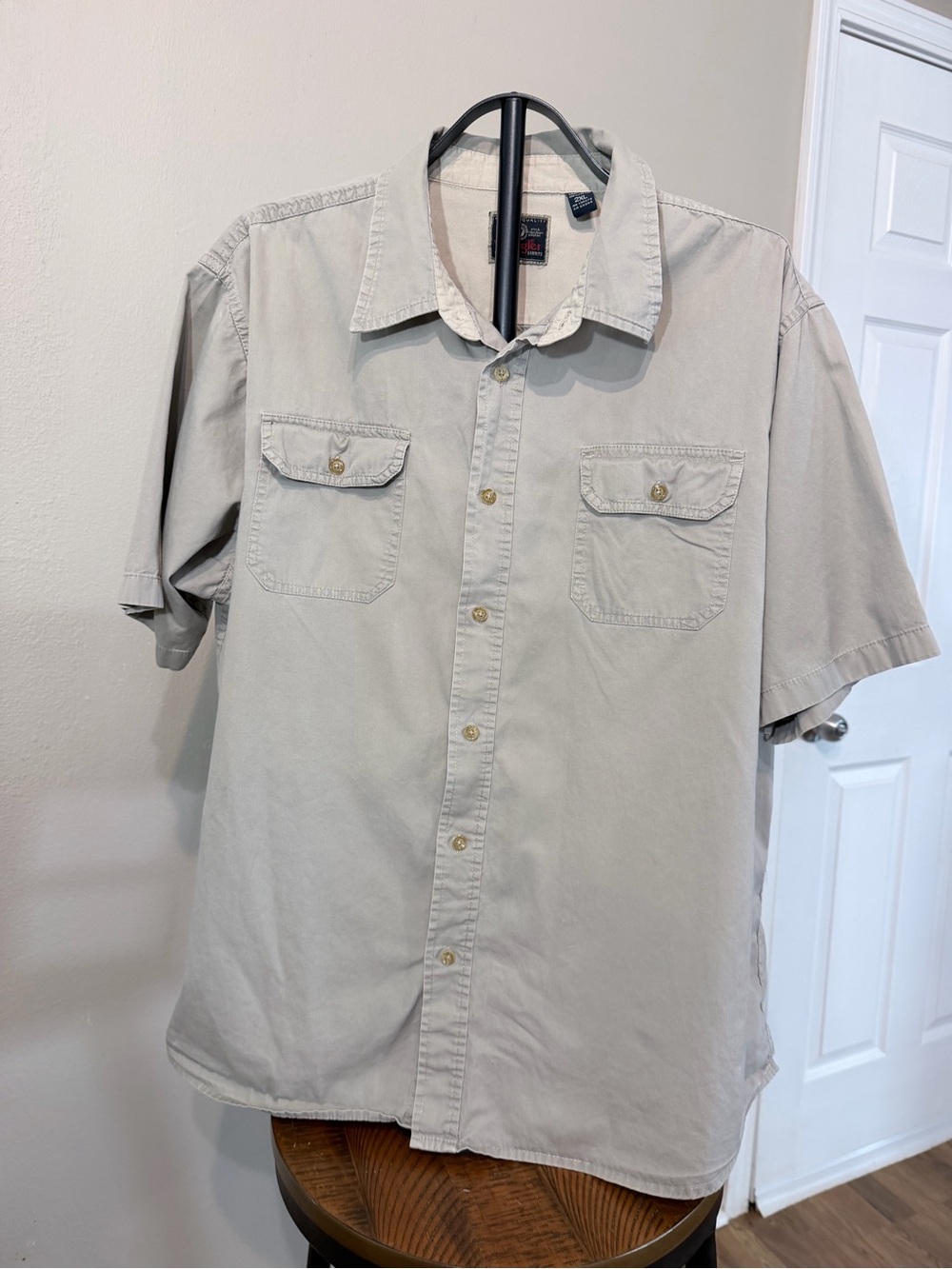 Wrangler Men's 2XL Short Sleeve Button-Up Shirt in Beige Solid